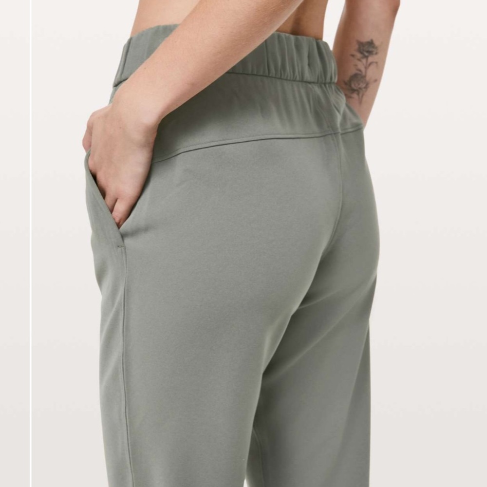 lululemon athletica On the Fly 7/8 Pant - Gray Sage